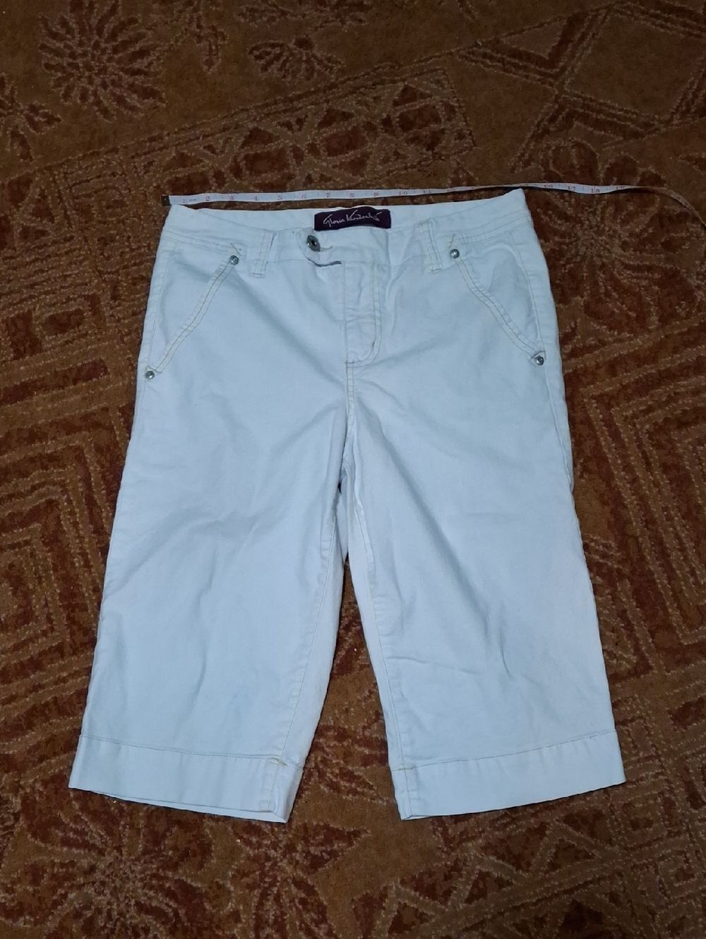 Gloria Vanderbilt Light White Bermuda Shorts with Rivet Accents (Jea098)